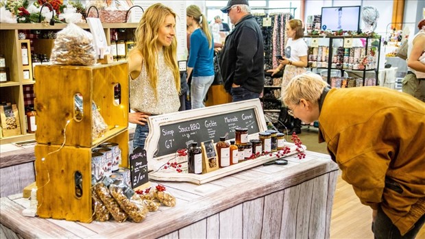 Etsy Vaudreuil-Soulanges extends an invitation to its annual Holiday Market v 